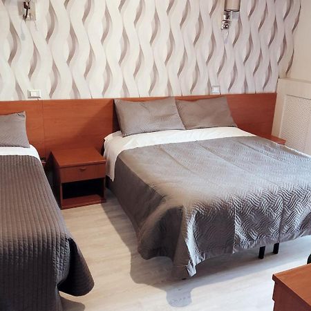 Hotel Frejus Колленьо Екстер'єр фото