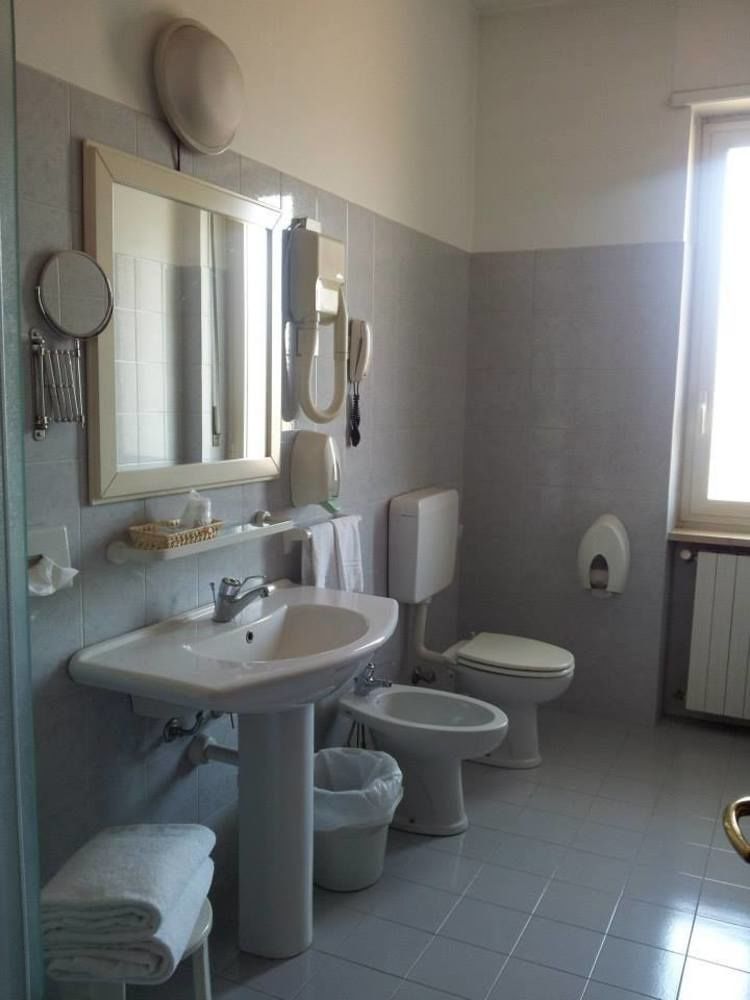 Hotel Frejus Колленьо Екстер'єр фото