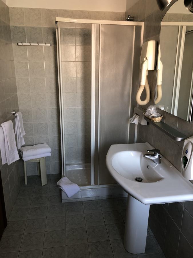 Hotel Frejus Колленьо Екстер'єр фото