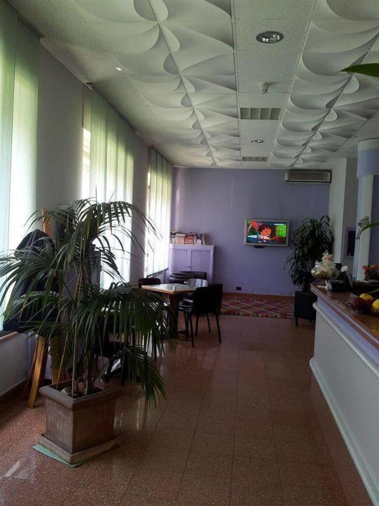 Hotel Frejus Колленьо Екстер'єр фото