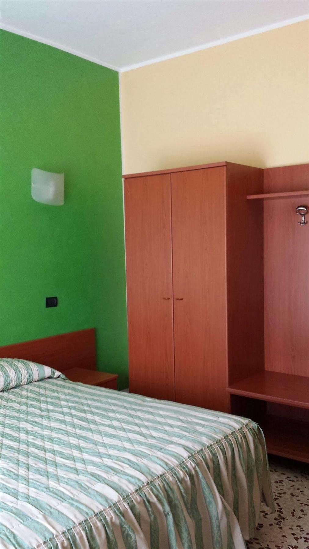 Hotel Frejus Колленьо Екстер'єр фото