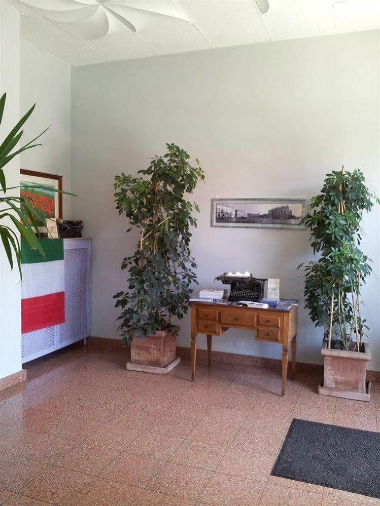 Hotel Frejus Колленьо Екстер'єр фото