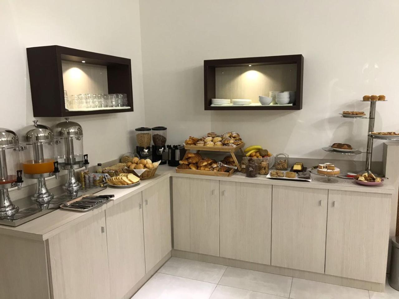 Hotel Frejus Колленьо Екстер'єр фото