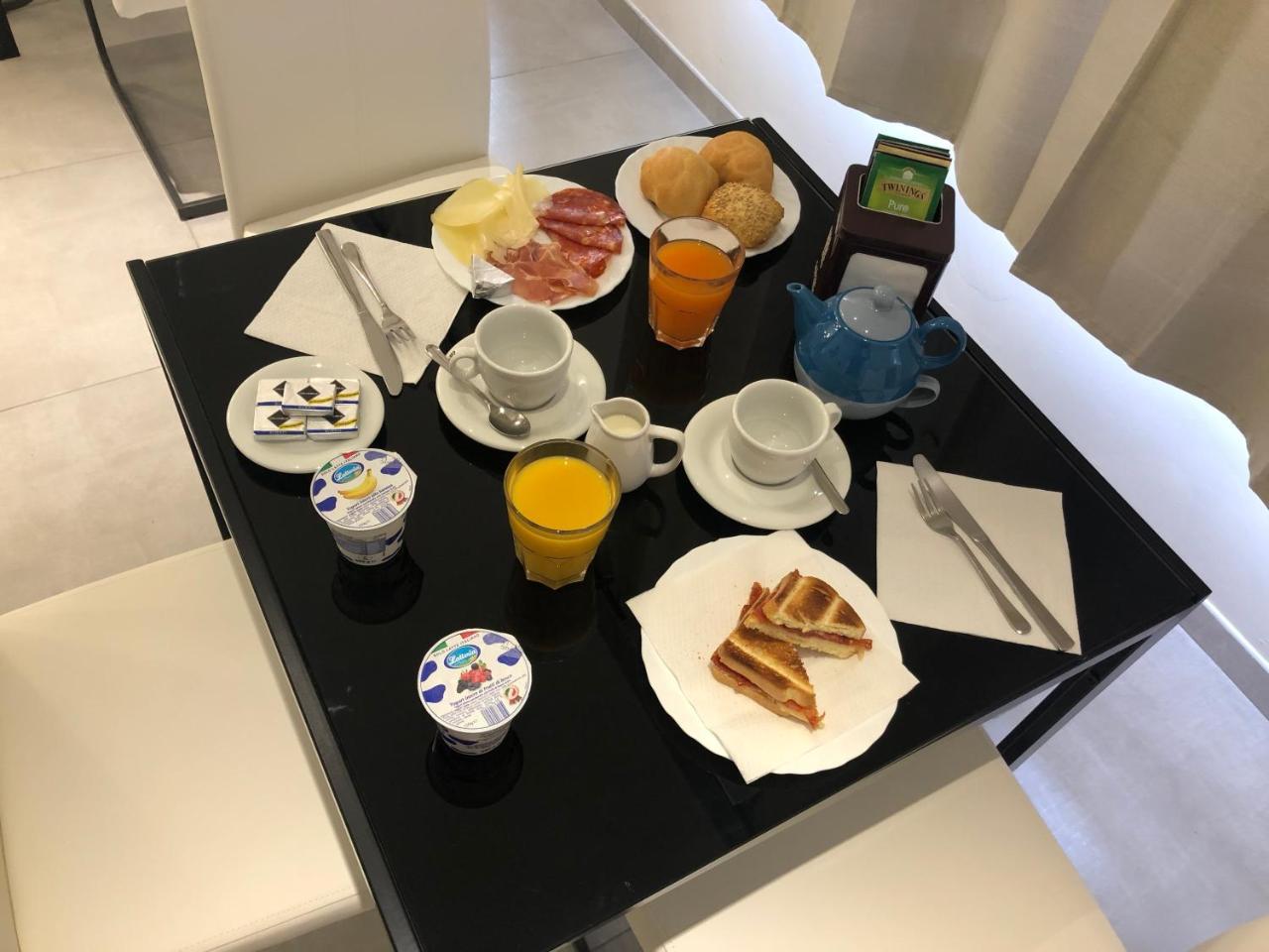 Hotel Frejus Колленьо Екстер'єр фото