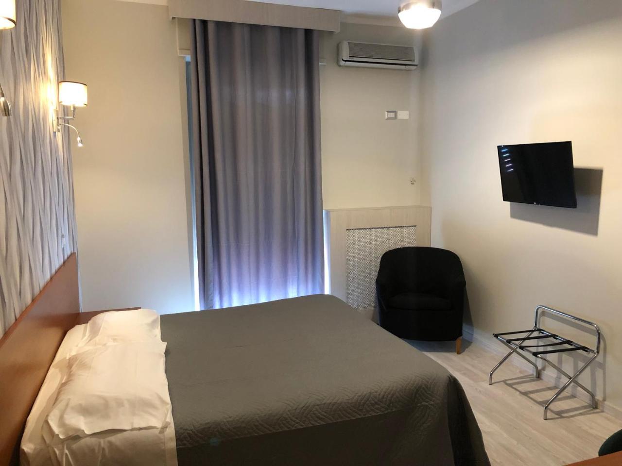 Hotel Frejus Колленьо Екстер'єр фото