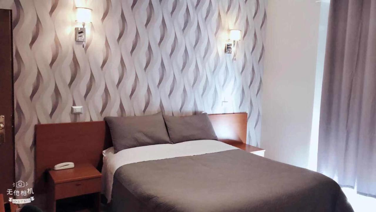 Hotel Frejus Колленьо Екстер'єр фото